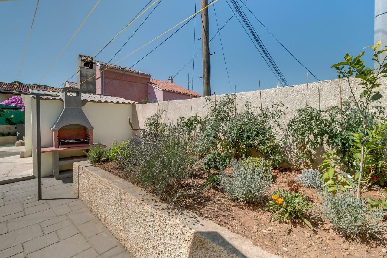 Apartments Relax Veli Losinj Exterior photo