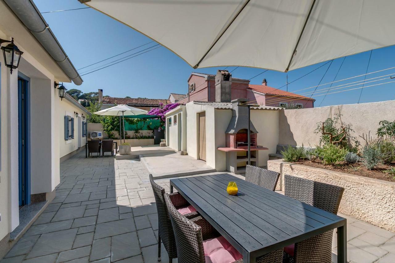 Apartments Relax Veli Losinj Exterior photo