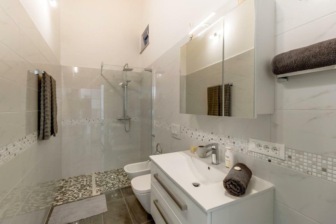 Apartments Relax Veli Losinj Exterior photo